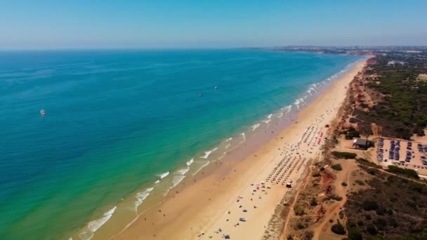 葡萄牙阿尔加维Vilamoura和Praia Falmicronesia的空中海滩景观 — 图库视频影像