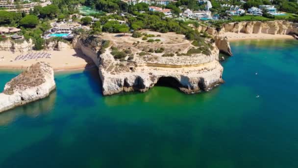 Vista Aérea Praia Gale Perto Albufeira Armacao Pera Algarve Portugal — Vídeo de Stock