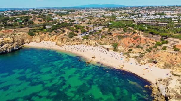 素晴らしいプライア パラディナビーチの空中ビュー アルガルヴェ ポルトガル — ストック動画