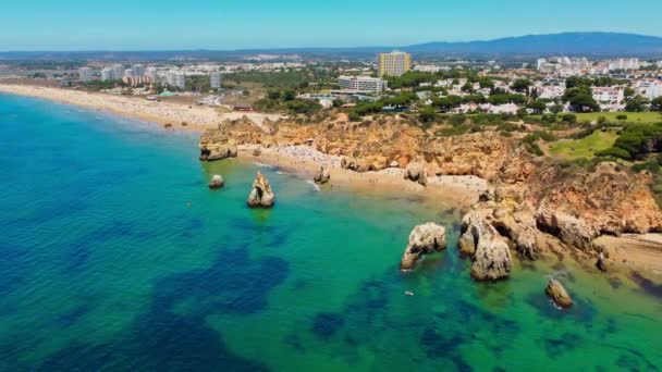 Letecký Pohled Pláž Praia Dos Tres Irmaos Alvor Algarve Portugalsko — Stock video