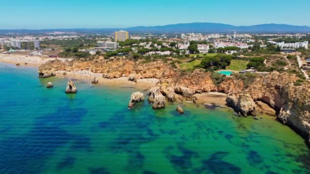 Letecký Pohled Pláž Praia Dos Tres Irmaos Alvor Algarve Portugalsko — Stock video