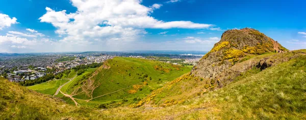 Panoráma Edinburghu Arthur Seat Krásný Letní Den Skotsko Velká Británie — Stock fotografie