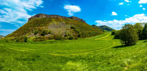 Panoráma Edinburghu Arthur Seat Krásný Letní Den Skotsko Velká Británie — Stock fotografie