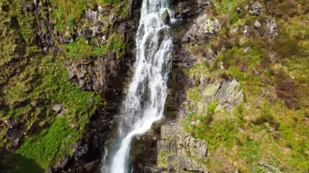 Αεροφωτογραφία Του Grey Mare Tail Καταρράκτη Κοντά Στο Μόφατ Της — Αρχείο Βίντεο