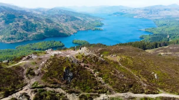 Ben Hill Und Loch Katrine Den Trossachs Schottland — Stockvideo