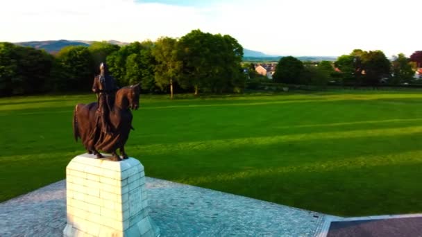 Aérien Banlieue Stirling Près Robert Bruce Monument Royaume Uni Écosse — Video