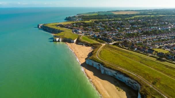 Drone Vista Aérea Praia Falésias Brancas Margate Inglaterra Reino Unido — Vídeo de Stock