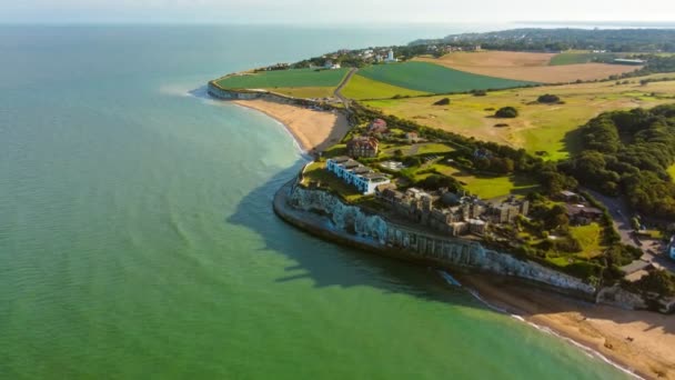 Drone Antenn Utsikt Över Stranden Och Vita Klippor Margate England — Stockvideo