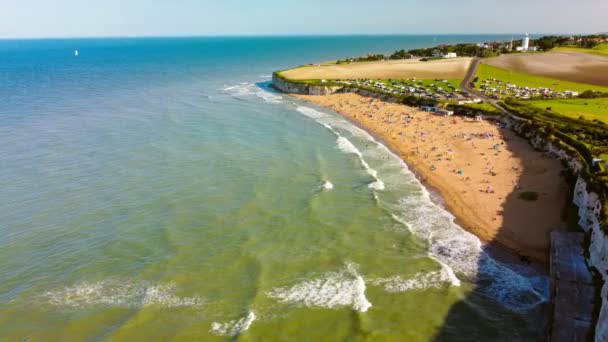 Drone Vista Aérea Playa Acantilados Blancos Margate Inglaterra Reino Unido — Vídeo de stock