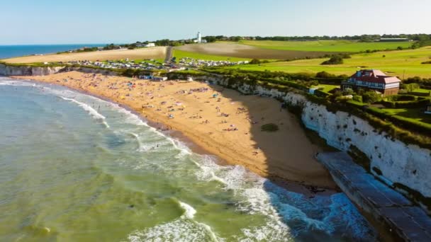 Drone Vista Aérea Playa Acantilados Blancos Margate Inglaterra Reino Unido — Vídeo de stock