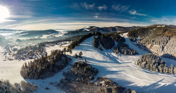 スキーセンターのパノラマの冬の景色 Vysne Ruzbach スロバキア — ストック写真