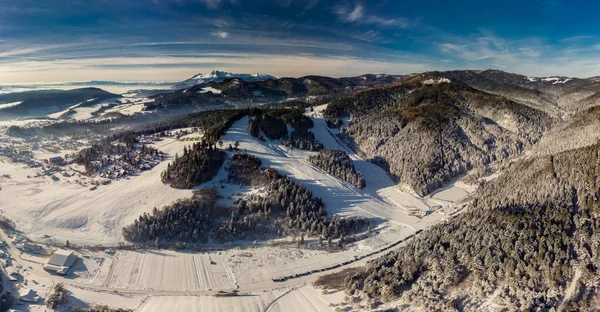 Panoramatický Letecký Zimní Výhled Lyžařské Středisko Vysne Ruzbachy Slovensko — Stock fotografie