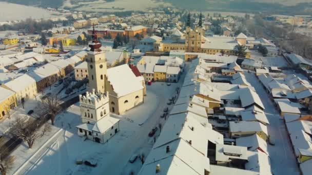 斯洛伐克High Tatras附近波德拉尼克镇冬季空中全景 — 图库视频影像