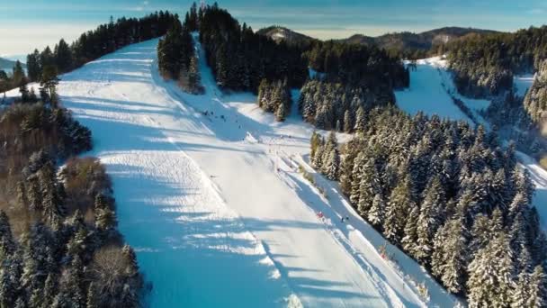 斯洛伐克Vysne Ruzbachy滑雪中心的全景空中冬季景观 — 图库视频影像