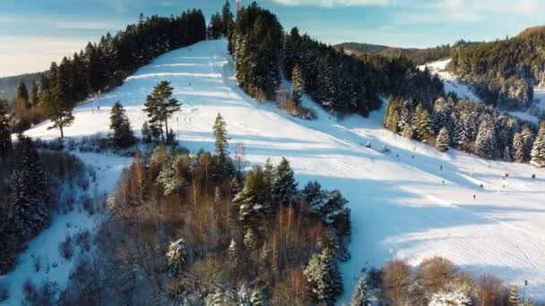 斯洛伐克Vysne Ruzbachy滑雪中心的全景空中冬季景观 — 图库视频影像