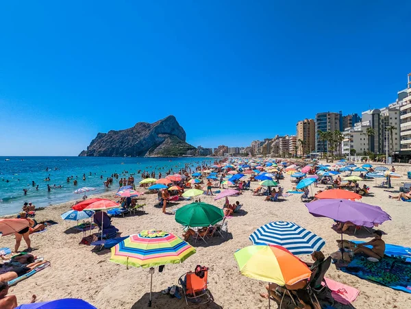 Färgglada Medelhavet Stranden Mountain Penyal Ifach Stranden Calpe Spanien — Stockfoto