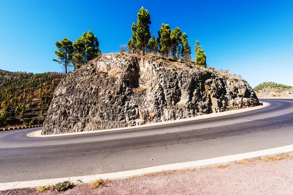 Meandering path around a cliff in Tenerife — Stock Photo, Image