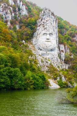 Decebal taş heykel Tuna