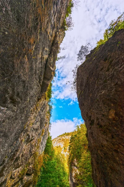 Wunderschöne Landschaft in den Bergen Siebenbürgens — Stockfoto