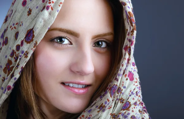 Portrait of a young woman with beautiful eyes — Stock Photo, Image