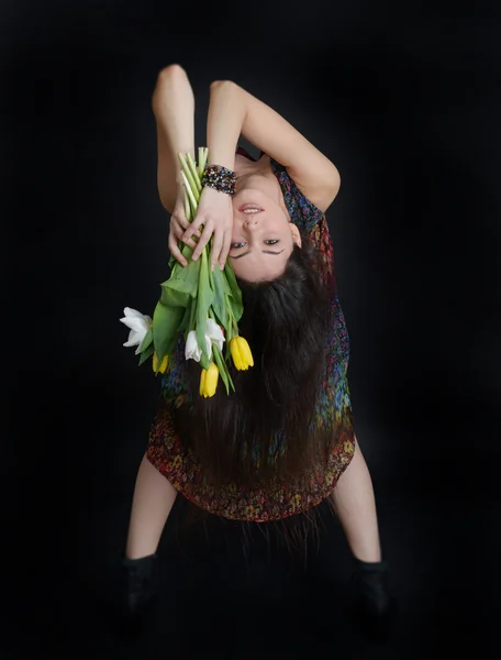 Beautiful young girl with a bouquet of flowers, Spring. studio p — Stock Photo, Image