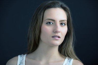 genç güzel kadın studio izole. şehvetli modeli moda pos