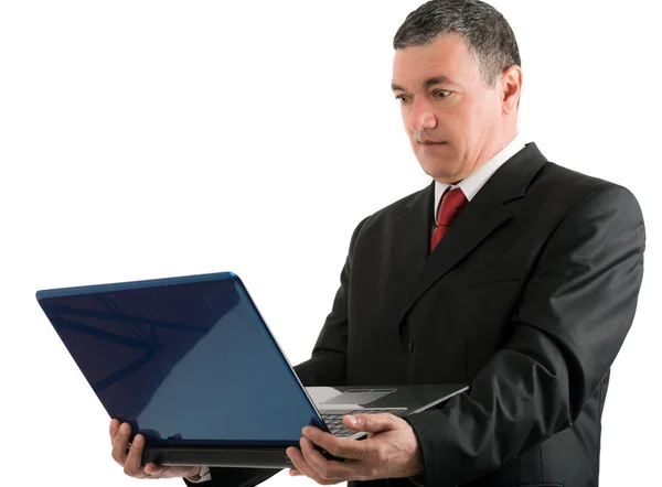 老商人用一台笔记本电脑，在白色背景上孤立 — 图库照片