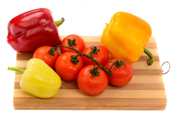 Différents légumes isolés un fond blanc — Photo