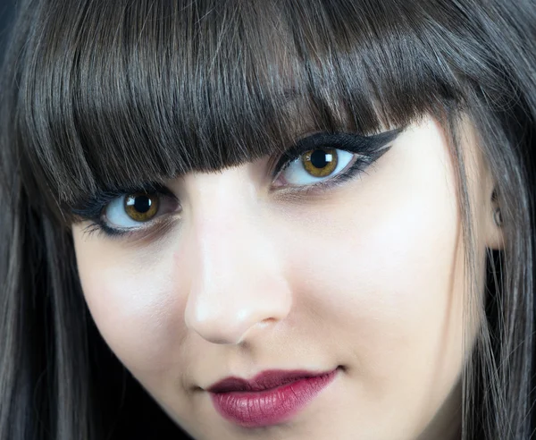 Close-up face of beautiful young woman on black background — Stock Photo, Image