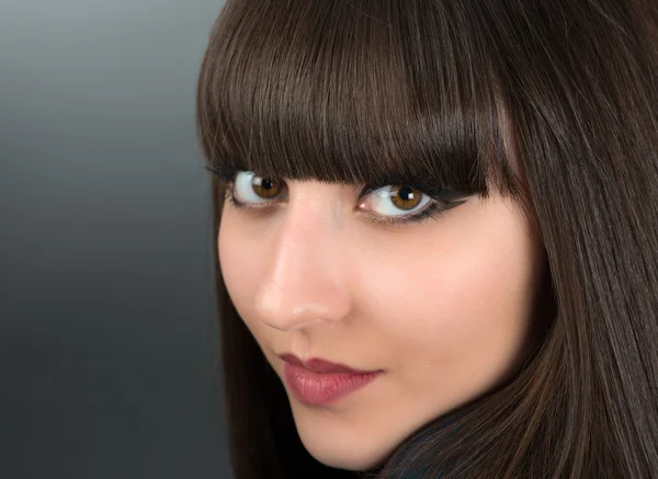 Close-up face of beautiful young woman on black background — Stock Photo, Image