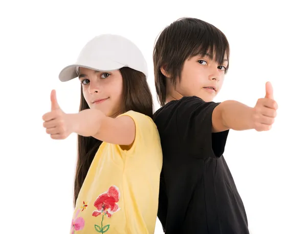Dos niños, amigos y amigas posando felizmente en el respaldo blanco —  Fotos de Stock