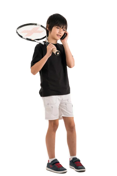 Retrato de un lindo niño con raqueta de tenis aislado en bac blanco — Foto de Stock