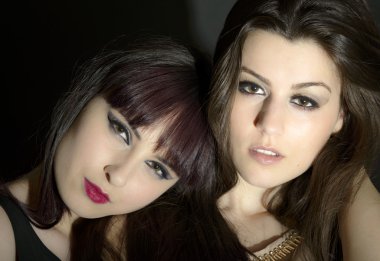 birlikte duran iki güzel genç seksi seksi kadın