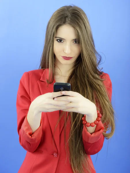 Joven mujer de negocios hablando por teléfono inteligente —  Fotos de Stock