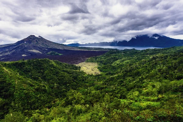 Paesaggio del vulcano Batur sull'isola di Bali, Indonesia — Foto Stock