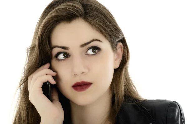 Jonge leuke vrouw praten aan de telefoon — Stockfoto