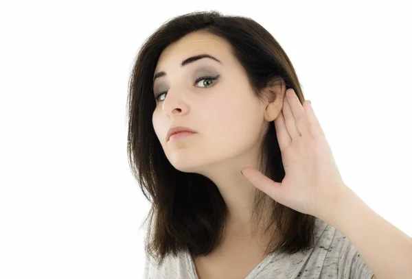 Hermosa y atractiva chica escuchando gesto sobre un bac blanco —  Fotos de Stock