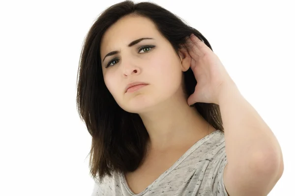 Hermosa y atractiva chica escuchando gesto sobre un bac blanco — Foto de Stock