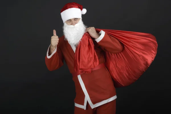 Santa claus s vánoční pytel izolovaných na černém pozadí — Stock fotografie