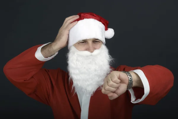 Портрет Санта-Клауса с мешком подарков и глядя на привет — стоковое фото