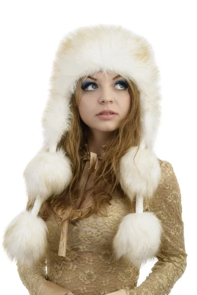 Srst kšiltovku. krásná holka v kožený klobouk. zimní žena vykreslit boj — Stock fotografie