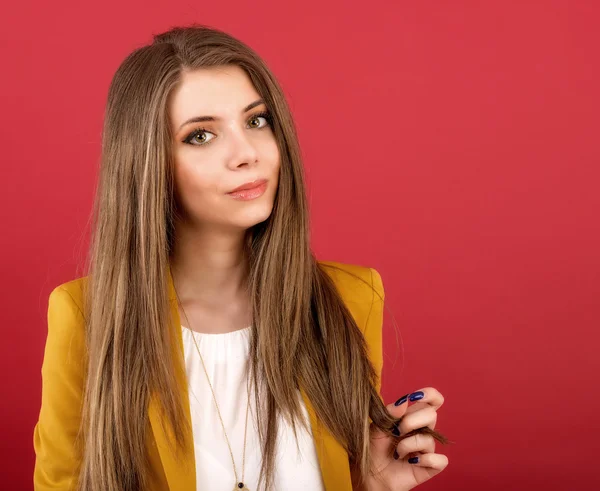 Retrato de la hermosa joven con la belleza larga recta —  Fotos de Stock