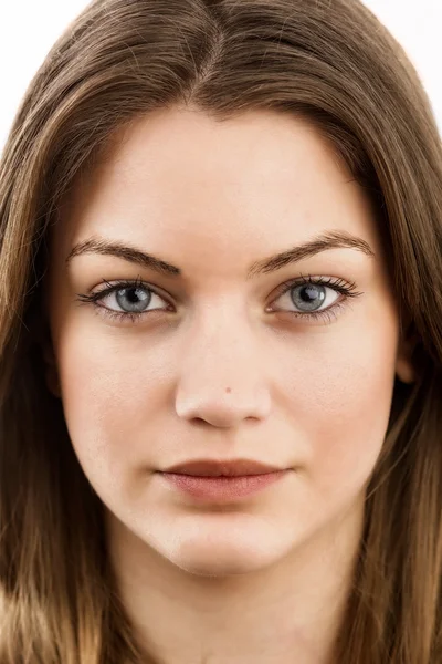 Retrato de una joven morena sonriente . — Foto de Stock