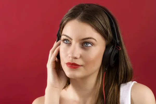 Kobieta muzyka słuchawki taniec, słuchanie muzyki na odtwarzaczu mp3 — Zdjęcie stockowe