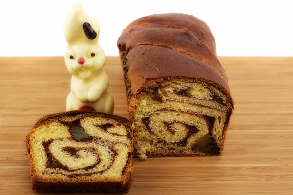 Bolo tradicional romeno e coelho de chocolate — Fotografia de Stock