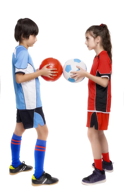 Dos futbolistas infantiles pelean con pelotas —  Fotos de Stock