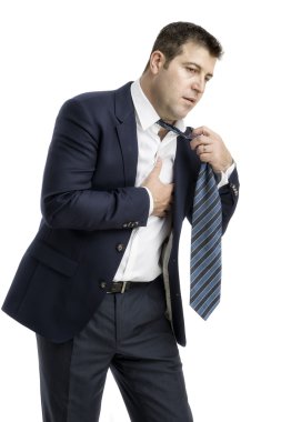Beyaz backroung izole kalp krizi ile işadamı