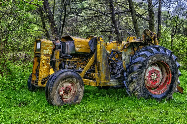 Ročník starý traktor, Rumunsko — Stock fotografie