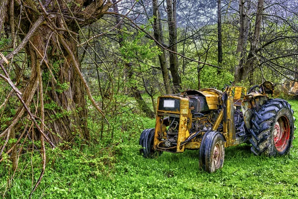 Ročník starý traktor, Rumunsko — Stock fotografie