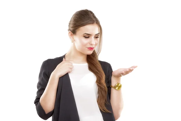 Mujer de negocios joven aislada presentando — Foto de Stock